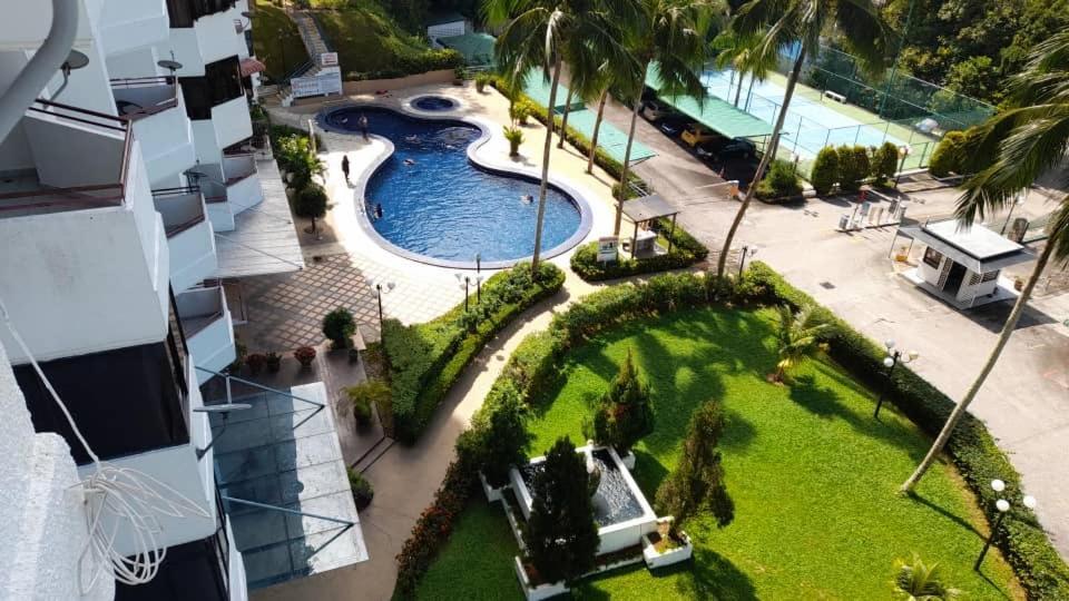 Susie'S Resort Seaview Suites At Sri Sayang 바투 페링기 외부 사진