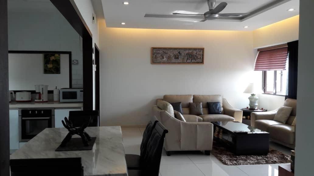 Susie'S Resort Seaview Suites At Sri Sayang 바투 페링기 외부 사진
