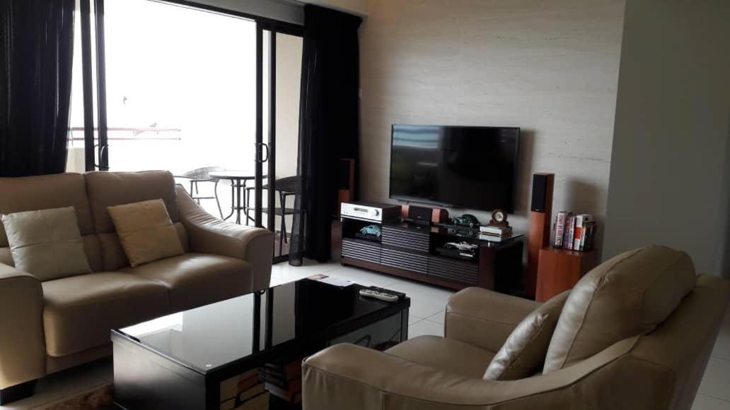 Susie'S Resort Seaview Suites At Sri Sayang 바투 페링기 외부 사진