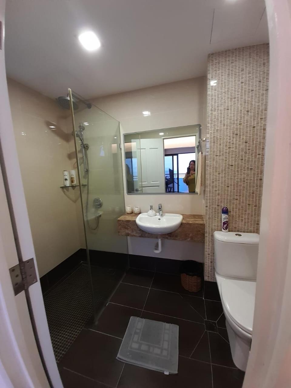 Susie'S Resort Seaview Suites At Sri Sayang 바투 페링기 외부 사진