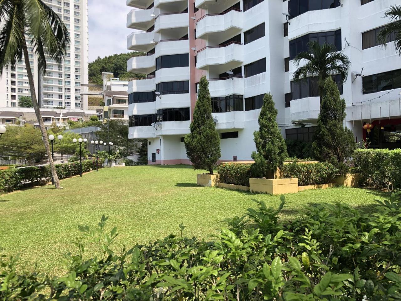 Susie'S Resort Seaview Suites At Sri Sayang 바투 페링기 외부 사진
